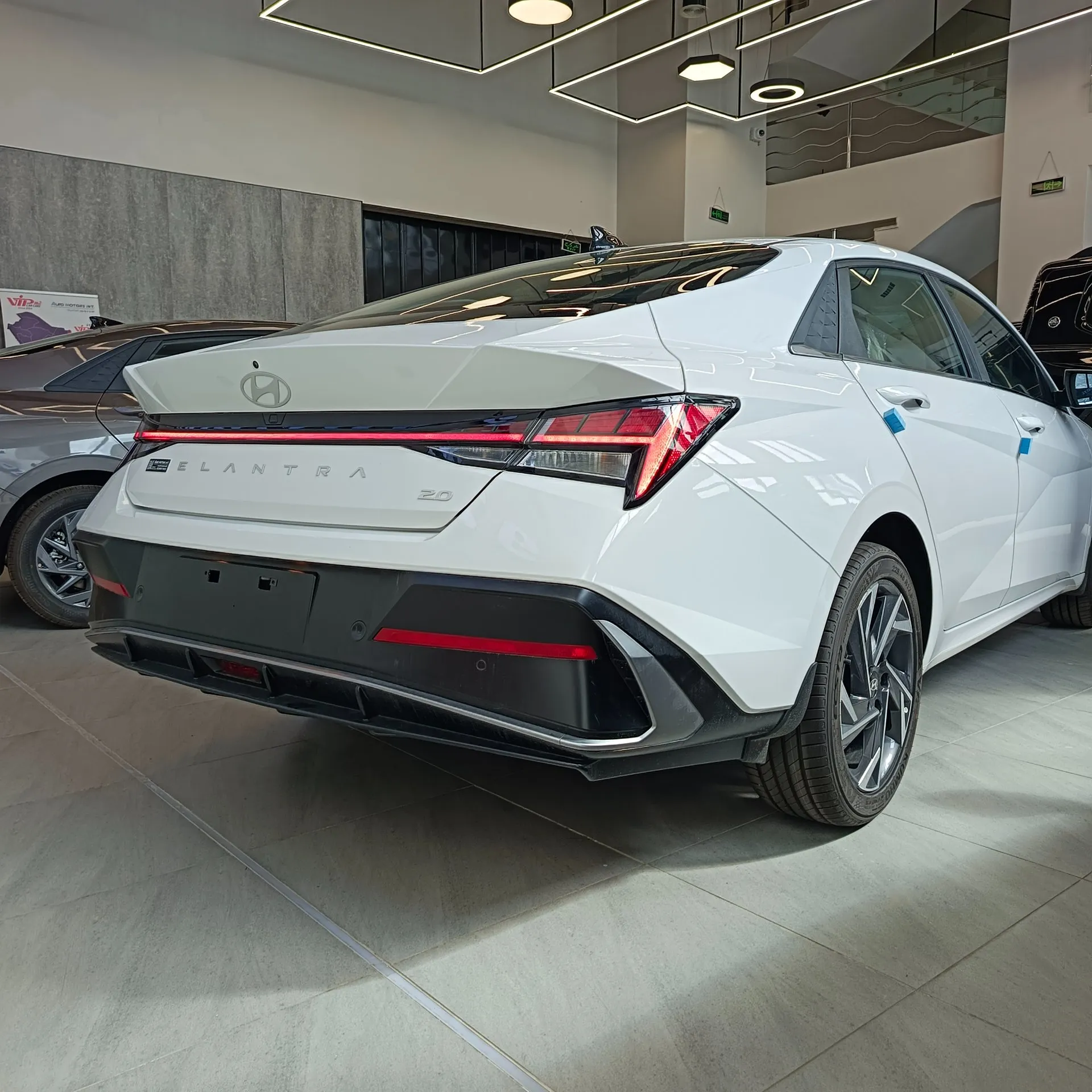 سيارة: هيونداي النترا كمفورت 2.0 لتر (Hyundai Elantra Comfort)