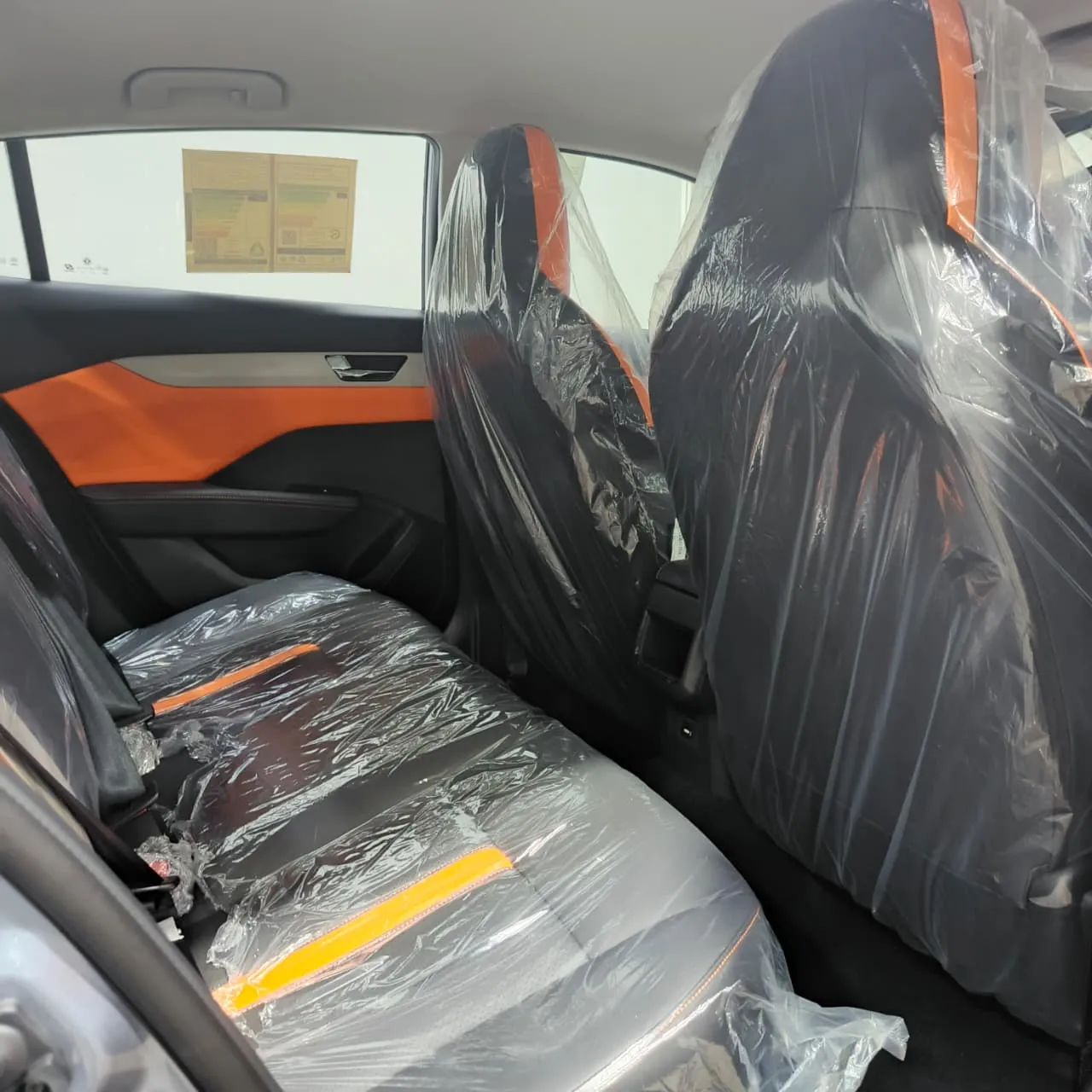 سيارة: دونجفنغ شاين E1 (Dongfeng Shine E1)
