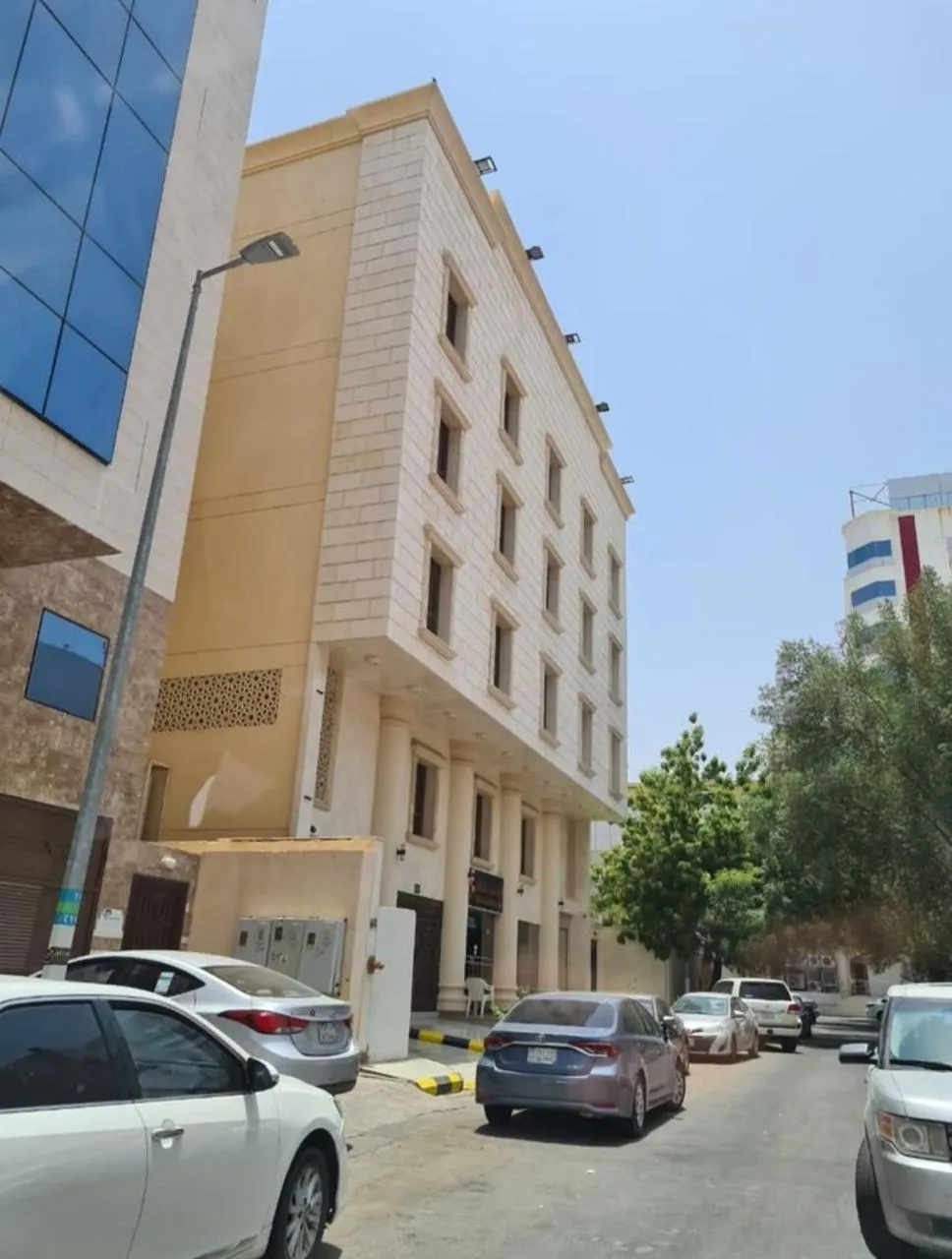 فندق فاخر للبيع في مكة - العزيزية الغربية